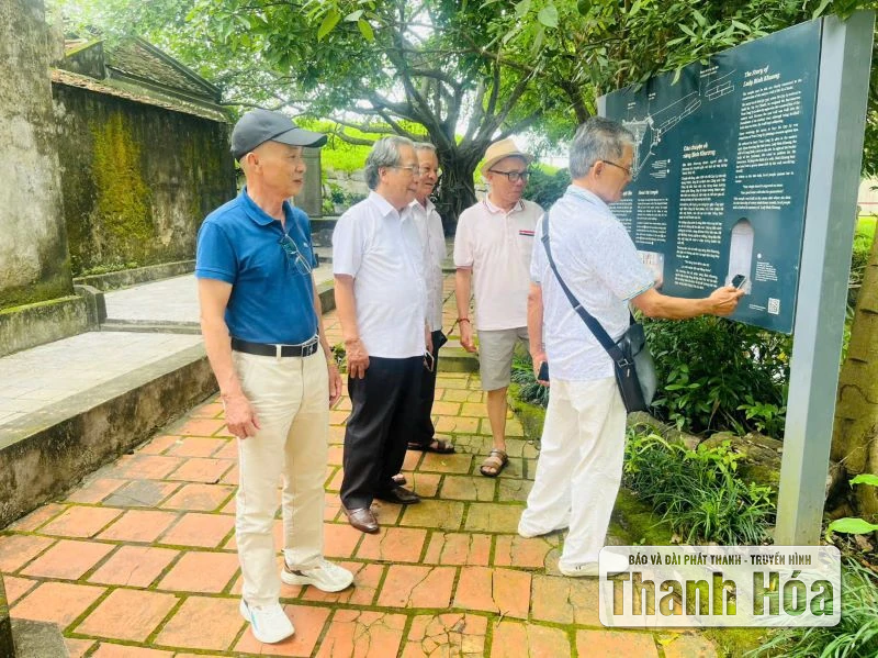 Thành nhà Hồ thu hút đông đảo du khách trong kỳ nghỉ lễ