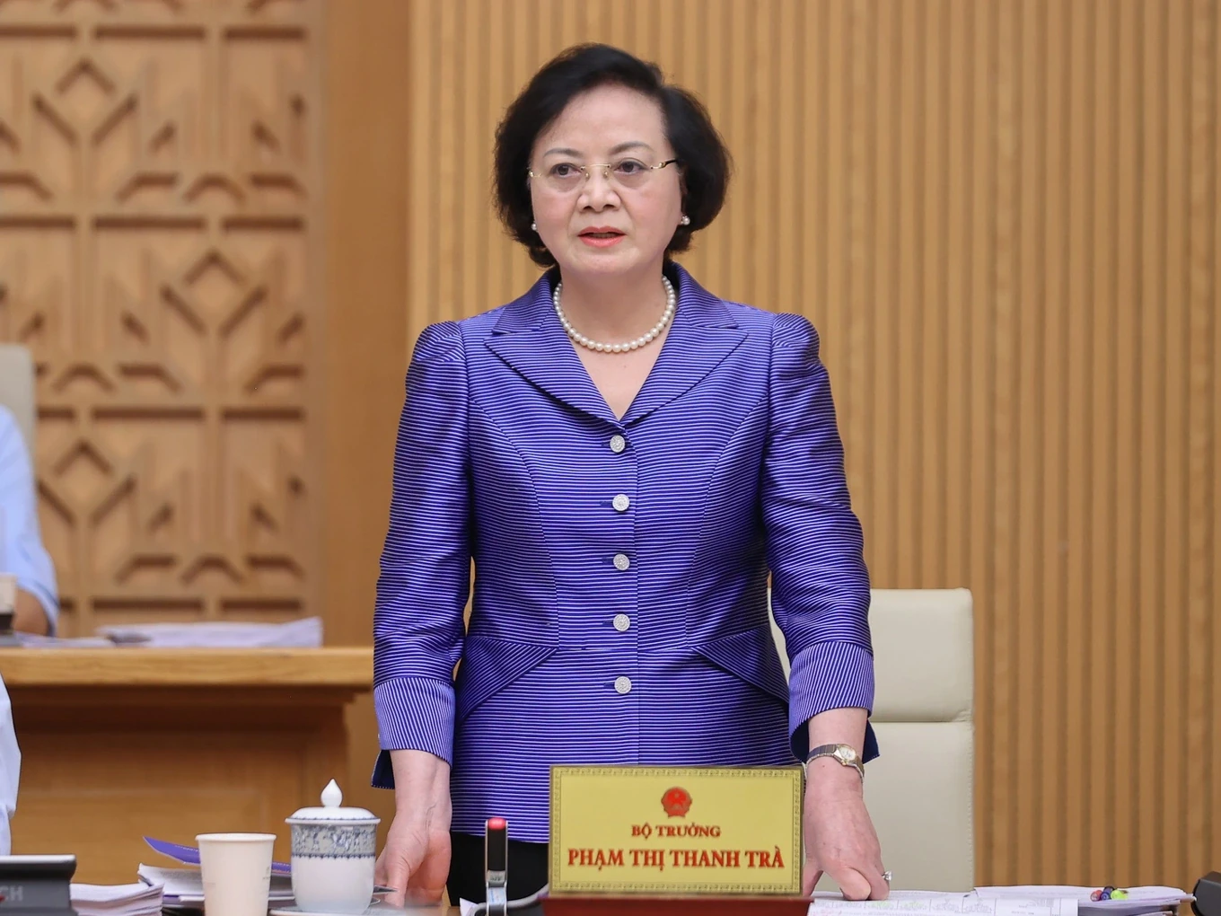 Báo cáo Bộ Chính trị việc điều chỉnh lương và phụ cấp ngay trong tháng 9