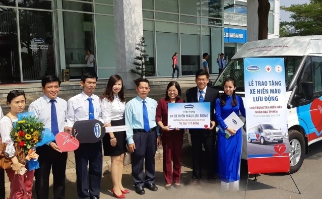 Vinamilk tặng xe hiến máu 1 tỷ đồng cho Trung tâm hiến máu nhân đạo TP HCM