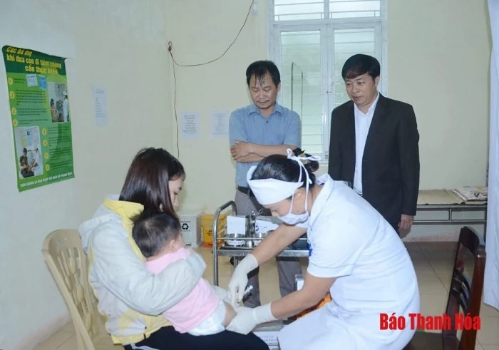 Thanh Hóa triển khai tiêm vắc xin ComBE Five cho trẻ em