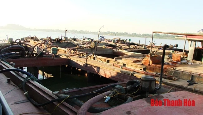 Xử lý 15 vụ khai thác cát, sỏi trái phép