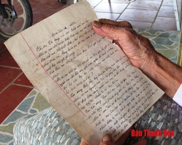 Mẹ vẫn đợi... anh về