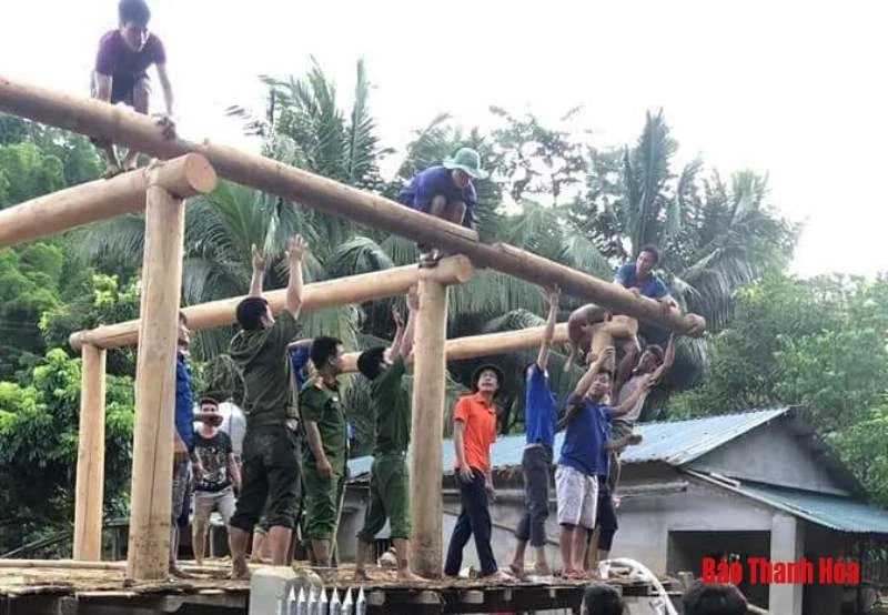 Sẻ chia cùng với người dân vùng lũ