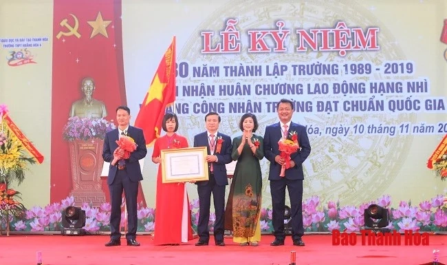 Trường THPT Hoằng Hóa 4 kỷ niệm 30 năm thành lập, đón nhận Huân chương Lao động Hạng Nhì và Bằng công nhận Trường đạt chuẩn Quốc gia
