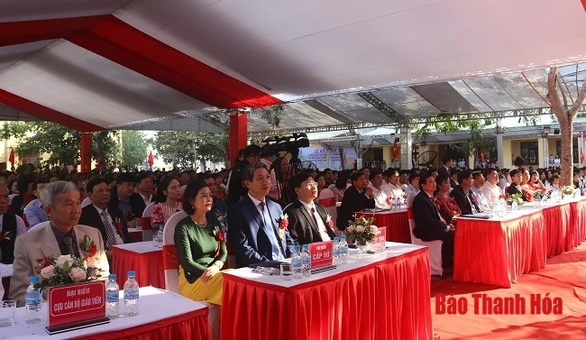 Trường THPT Hoằng Hóa 4 kỷ niệm 30 năm thành lập, đón nhận Huân chương Lao động Hạng Nhì và Bằng công nhận Trường đạt chuẩn Quốc gia