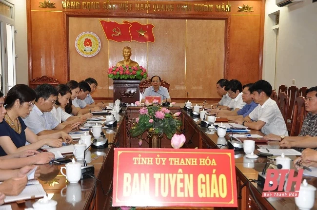 Giao ban công tác báo chí, xuất bản tháng 6
