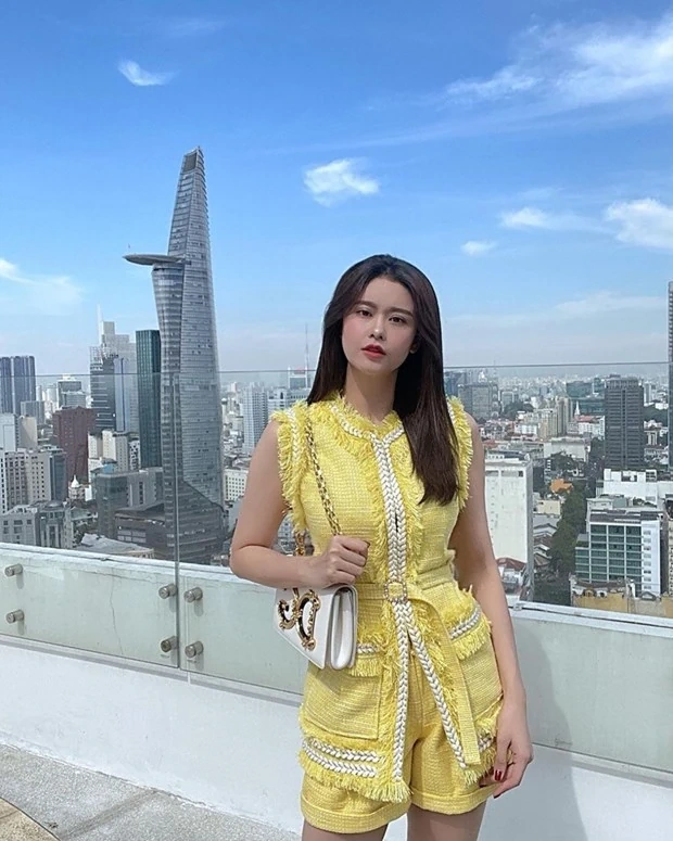 Phong cách bánh bèo phủ sóng street style của dàn sao Việt