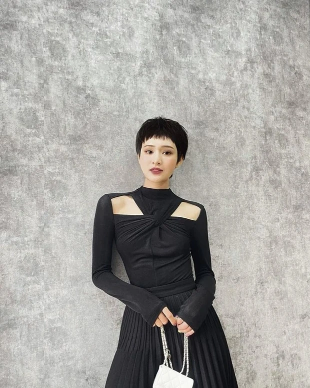 Phong cách bánh bèo phủ sóng street style của dàn sao Việt