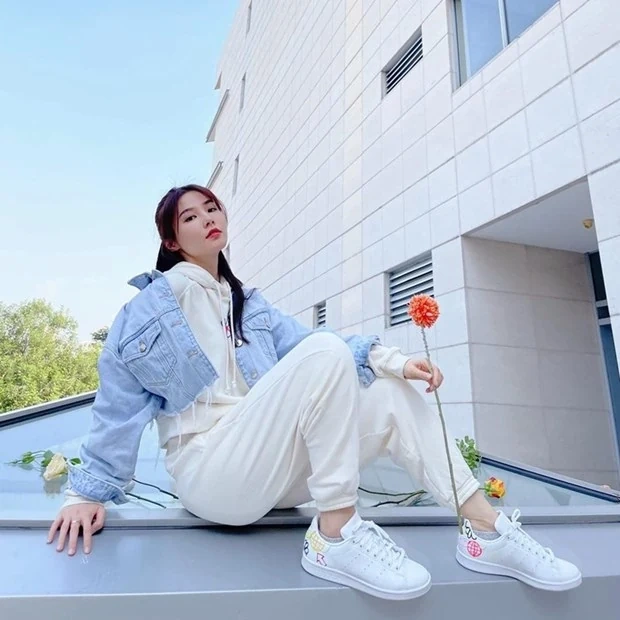 Phong cách bánh bèo phủ sóng street style của dàn sao Việt