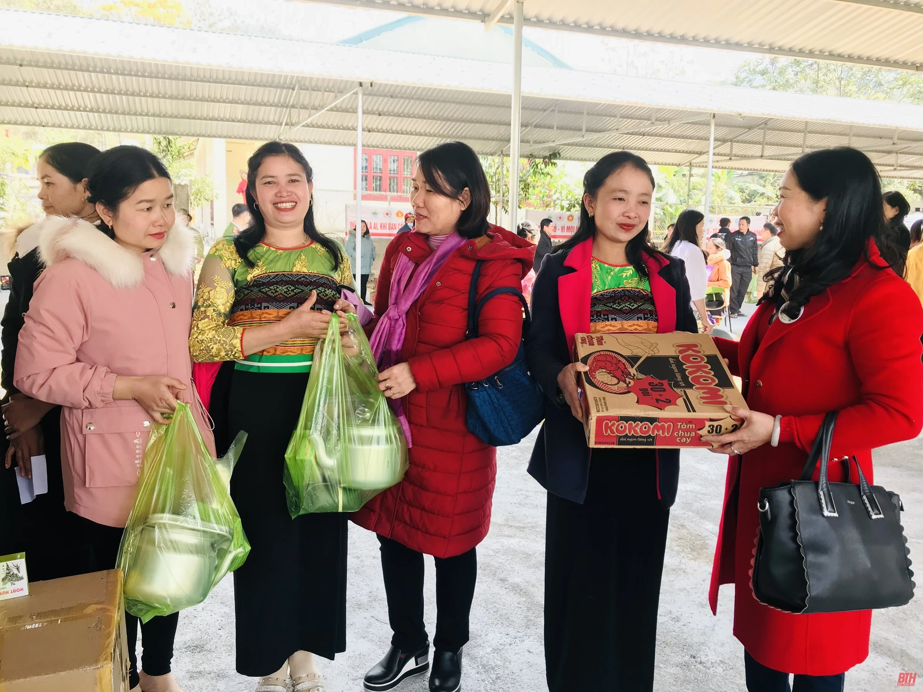 Ấm áp “Chợ nhân đạo” tại vùng biên Quang Chiểu