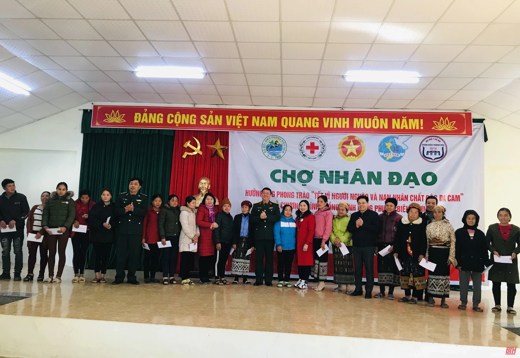 Ấm áp “Chợ nhân đạo” tại vùng biên Quang Chiểu