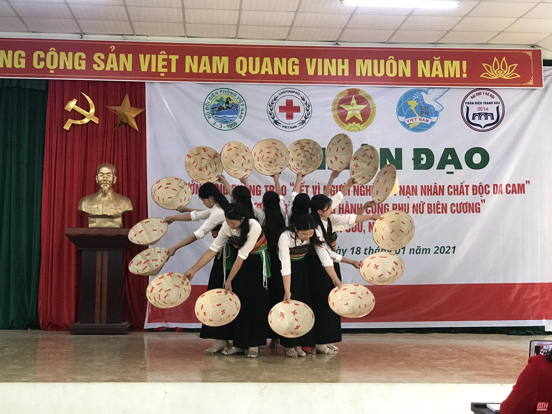 Ấm áp “Chợ nhân đạo” tại vùng biên Quang Chiểu