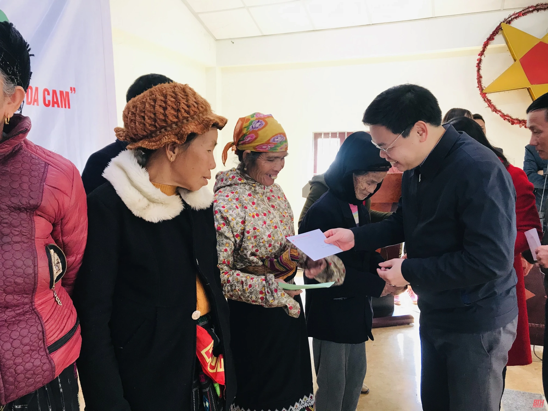 Ấm áp “Chợ nhân đạo” tại vùng biên Quang Chiểu