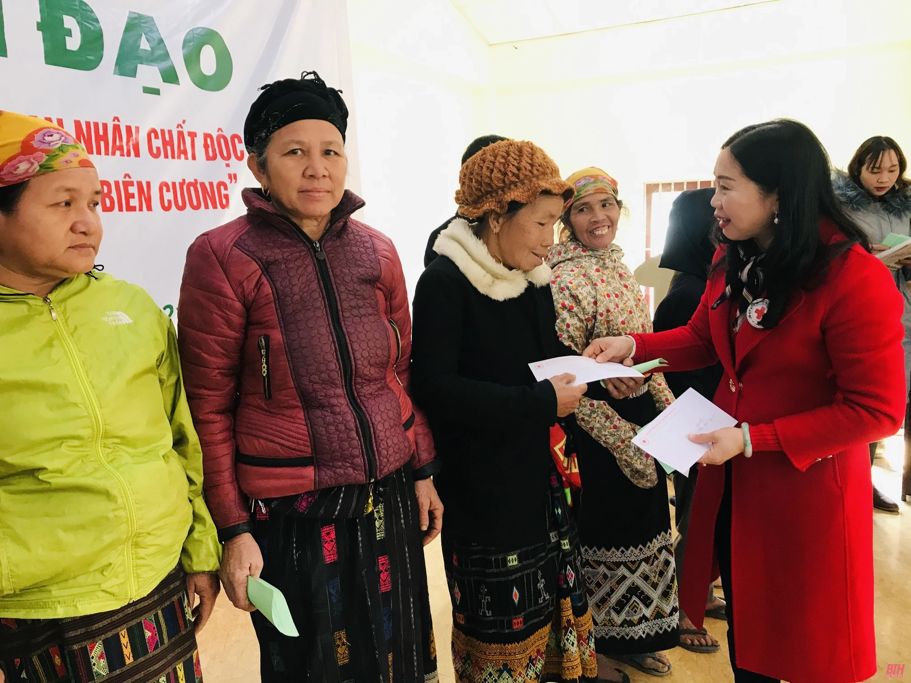 Ấm áp “Chợ nhân đạo” tại vùng biên Quang Chiểu