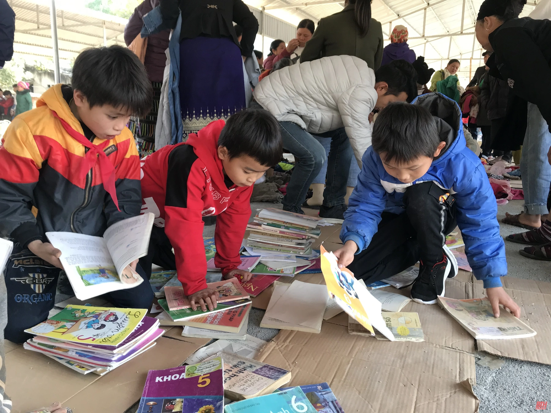 Ấm áp “Chợ nhân đạo” tại vùng biên Quang Chiểu