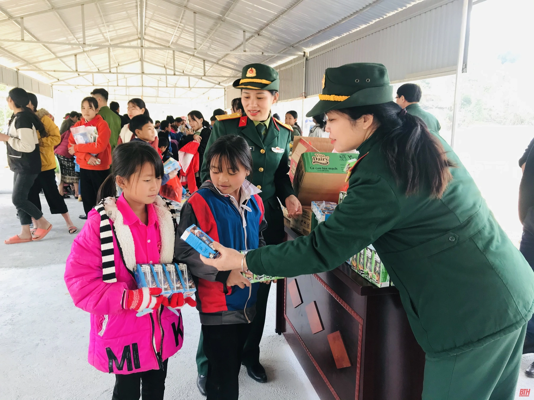 Ấm áp “Chợ nhân đạo” tại vùng biên Quang Chiểu