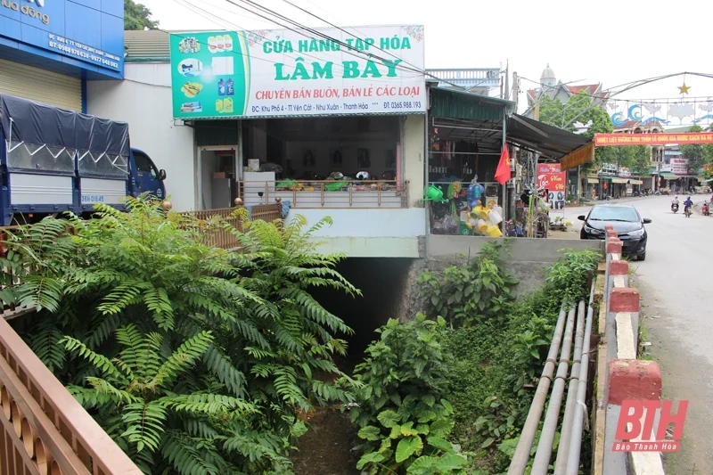 Cần xử lý tình trạng lấn chiếm hành lang, bề mặt khe suối làm nơi kinh doanh, buôn bán ở thị trấn Yên Cát