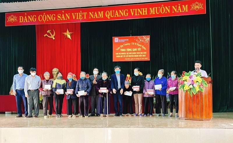 Sao Mai ăn Tết với người nghèo xuân Nhâm Dần 2022
