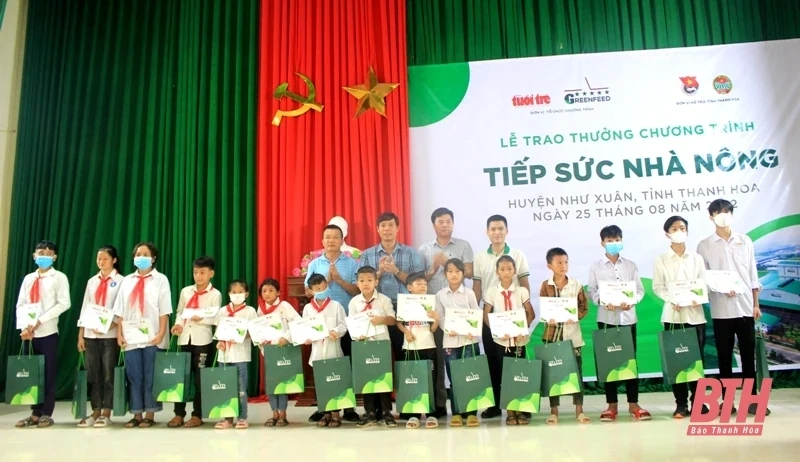 Trao thưởng Chương trình “Tiếp sức nhà nông” năm 2022