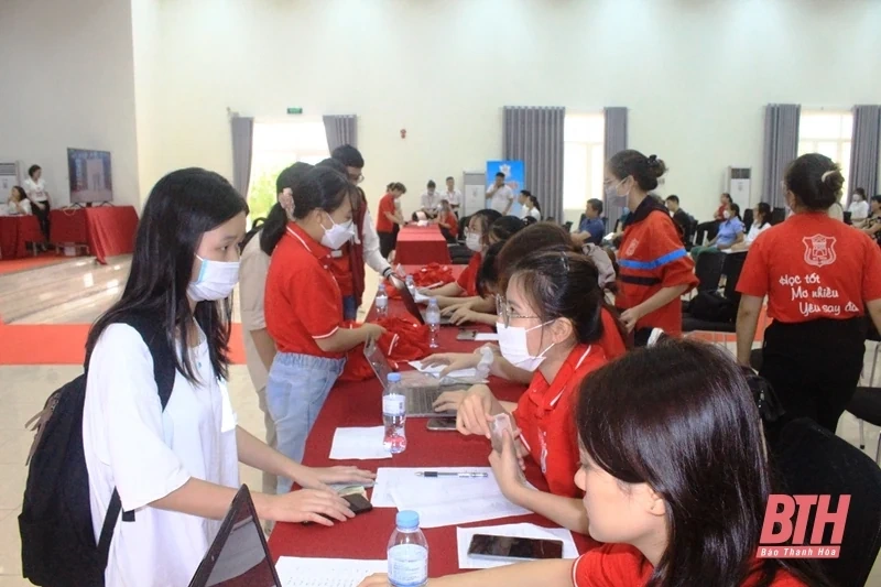 Trường Đại học Y Hà Nội phân hiệu Thanh Hóa đón 199 tân sinh viên