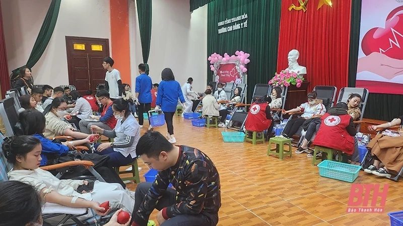 Ngày hội hiến máu tình nguyện “Giọt hồng blouse trắng”