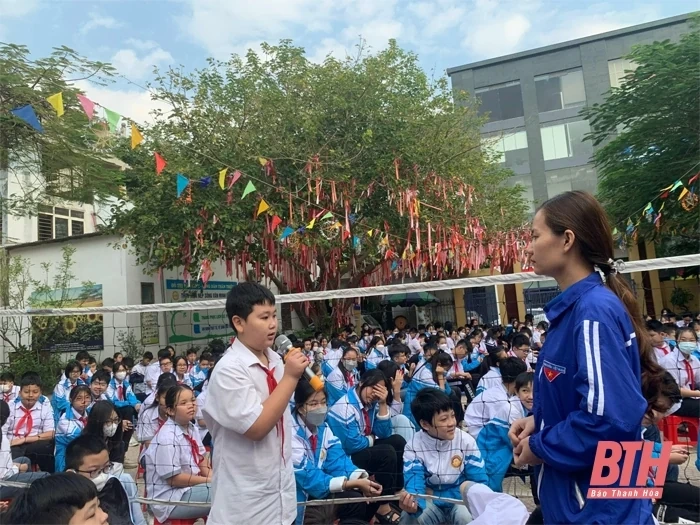 Để mỗi buổi sinh hoạt dưới cờ là niềm vui, hứng khởi...