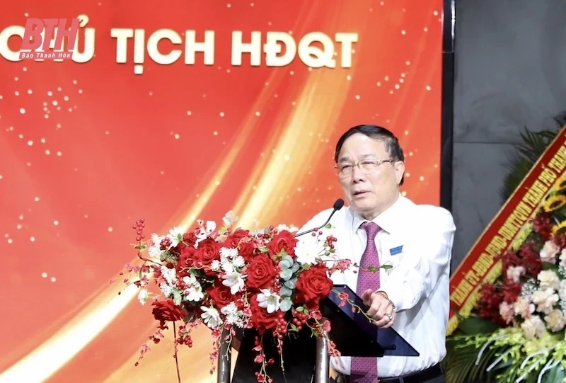Tổng Công ty Cổ phần Hợp Lực đón nhận Cờ thi đua của UBND tỉnh