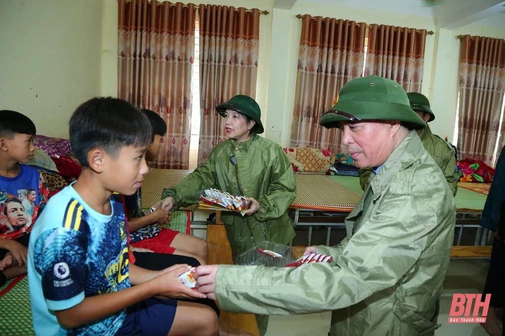 Phó Bí thư Thường trực Tỉnh uỷ Lại Thế Nguyên kiểm tra tình hình ứng phó với thiên tai tại các huyện miền núi
