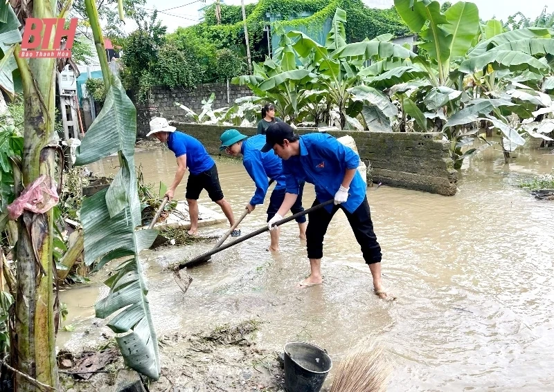 TP Thanh Hóa huy động các lực lượng dọn vệ sinh môi trường sau lũ