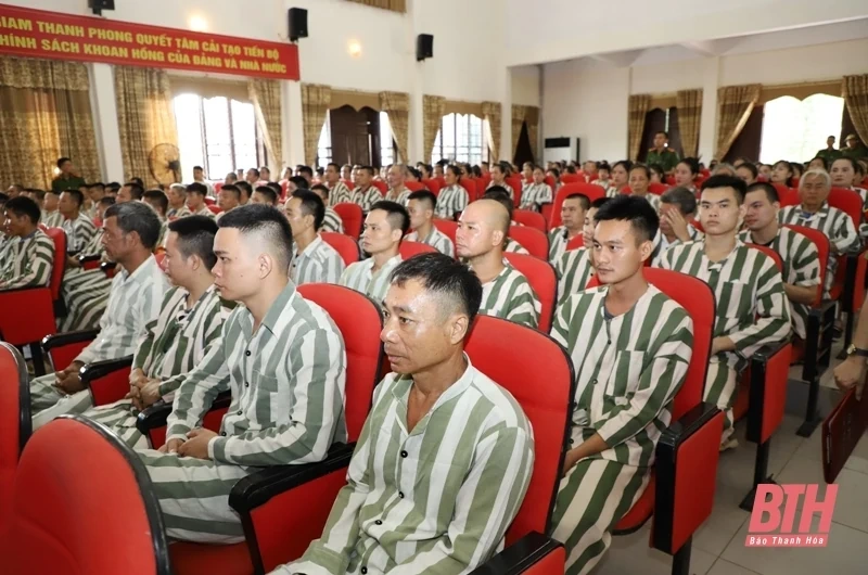 Trại giam Thanh Phong công bố Quyết định đặc xá tha tù trước thời hạn của Chủ tịch nước