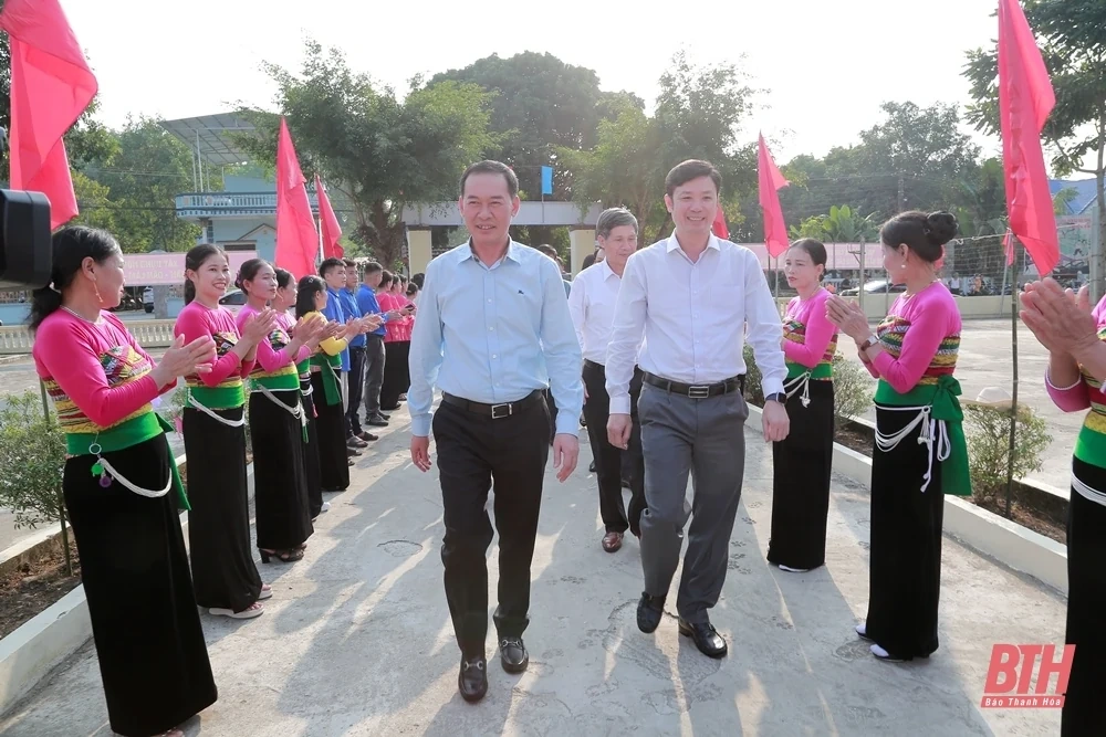 Phó Bí thư Tỉnh ủy Trịnh Tuấn Sinh dự Ngày hội Đại đoàn kết toàn dân tộc tại huyện Cẩm Thủy