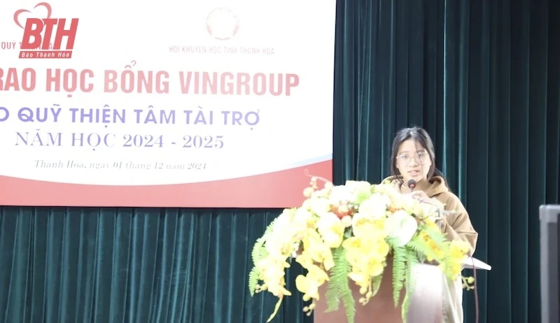 227 học sinh nghèo vượt khó học giỏi nhận học bổng từ Quỹ Thiện Tâm