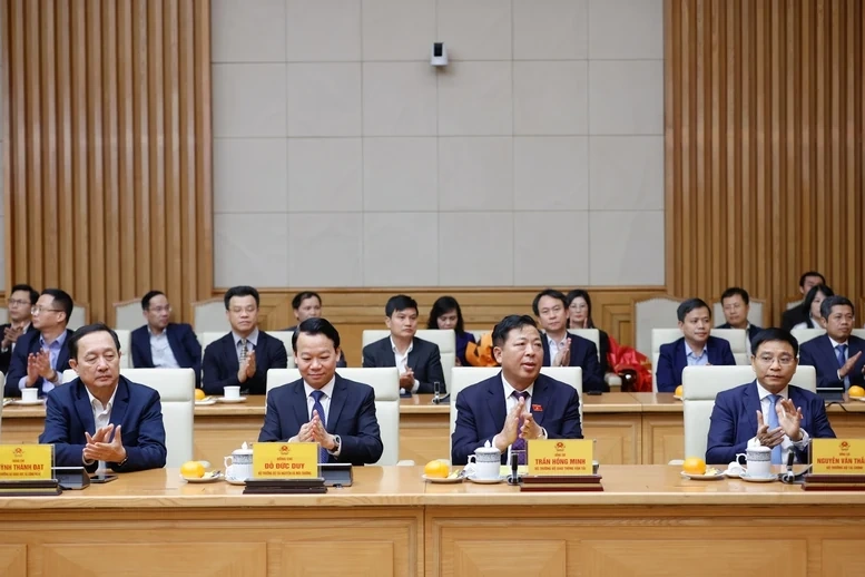 Thủ tướng Phạm Minh Chính trao quyết định bổ nhiệm và giao nhiệm vụ cho 2 tân Bộ trưởng