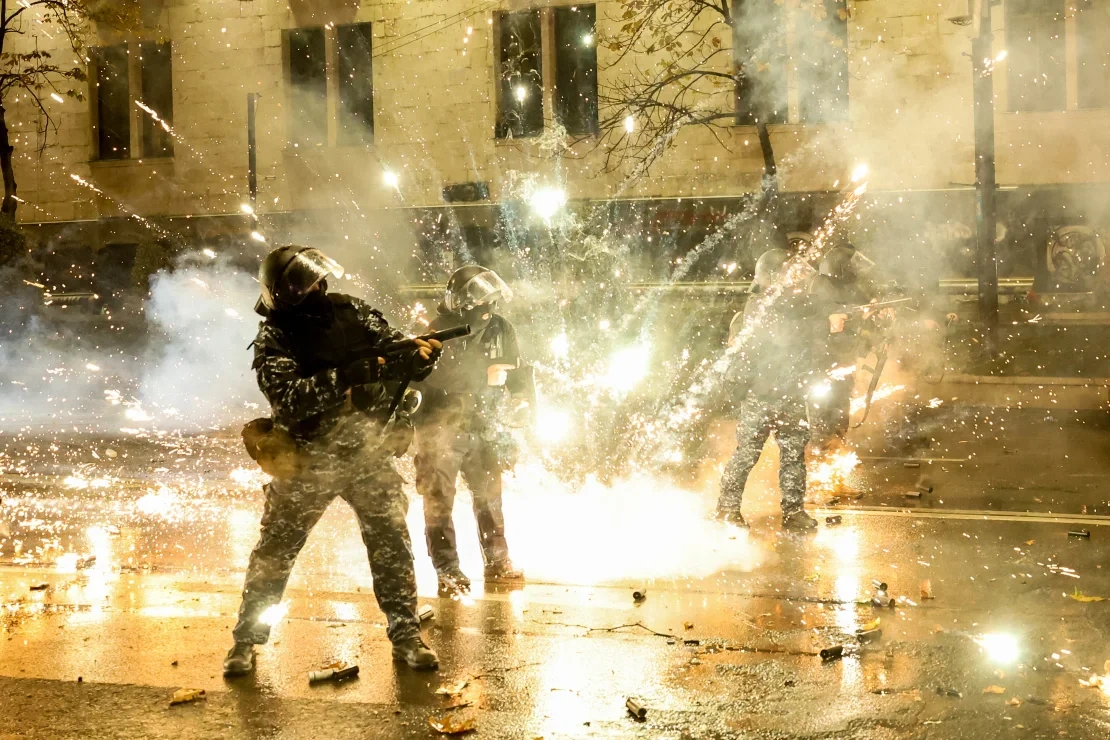 Georgia rung chuyển bởi biểu tình, Nga so sánh với cuộc đảo chính Maidan