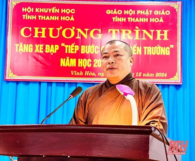 Tặng 100 xe đạp cho học sinh có hoàn cảnh khó khăn 2 huyện Vĩnh Lộc, Cẩm Thủy