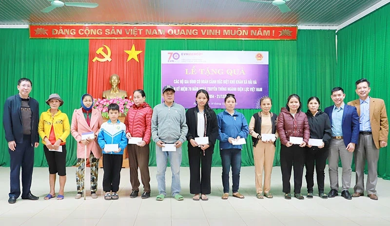 Công ty Nhiệt điện Nghi Sơn tặng quà hộ nghèo, gia đình có hoàn cảnh đặc biệt khó khăn