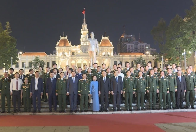 Chủ tịch Quốc hội dự chương trình hòa nhạc và nghệ thuật “Bài ca không quên”