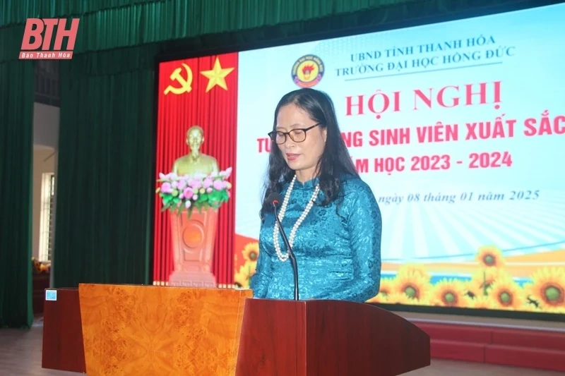 Trường ĐH Hồng Đức tuyên dương sinh viên xuất sắc, sinh viên giỏi