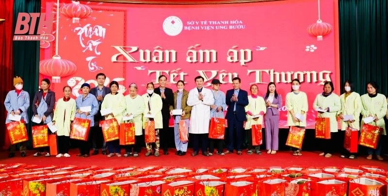 “Xuân ấm áp - Tết yêu thương” cho bệnh nhân tại Bệnh viện Ung bướu Thanh Hóa