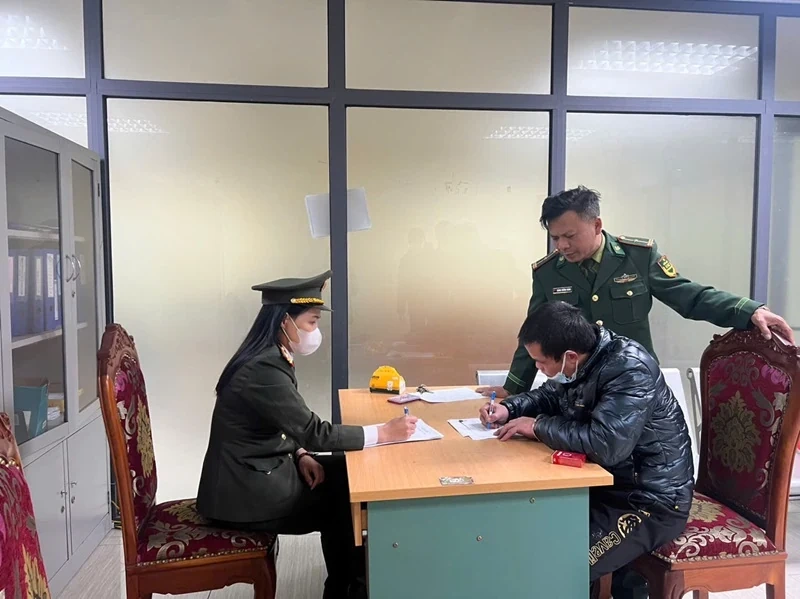 Bắt đối tượng truy nã quốc tế về tội mua bán phụ nữ