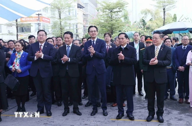 Khai mạc Triển lãm ảnh Hành trình 30 năm Việt Nam tham gia ASEAN