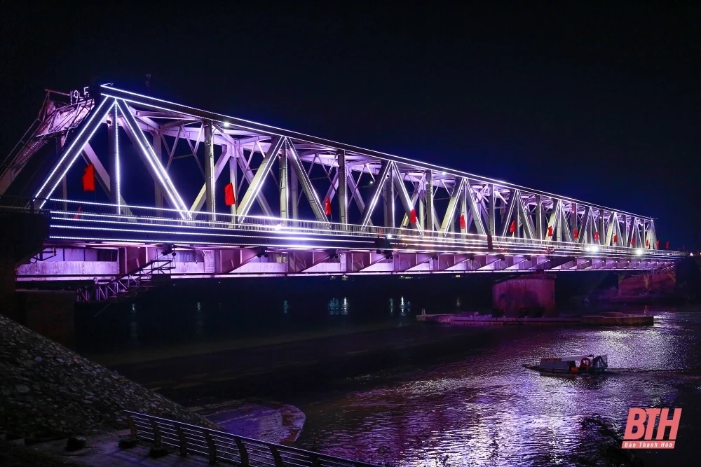 Lung linh cầu Hàm Rồng