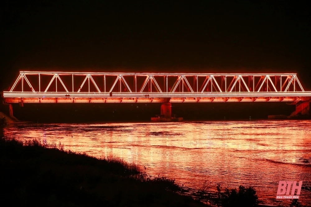 Lung linh cầu Hàm Rồng