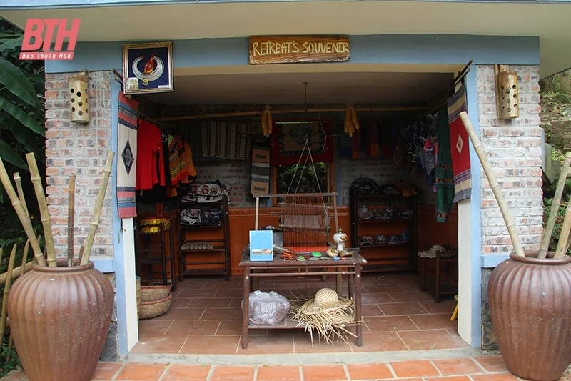Phát triển sản phẩm lưu niệm thủ công gắn với hoạt động du lịch miền núi