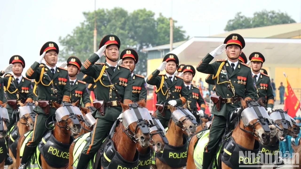 Tổng hợp luyện diễu binh chuẩn bị Đại lễ 30/4