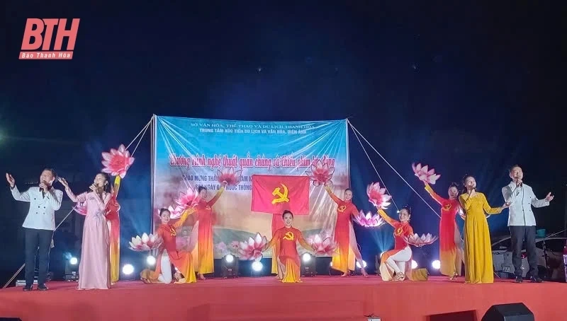 Hấp dẫn chương trình nghệ thuật quần chúng và chiếu phim lưu động