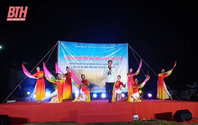 Hấp dẫn chương trình nghệ thuật quần chúng và chiếu phim lưu động