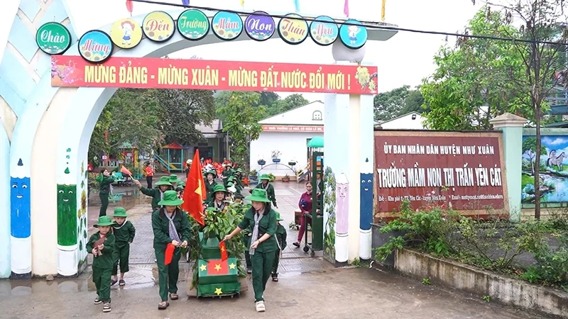 Trường Mầm non thị trấn Yên Cát tổ chức hoạt động trải nghiệm “Hào khí Việt Nam”