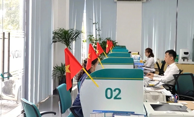 BIDV Lam Sơn rực rỡ cờ hoa chào mừng kỷ niệm 50 năm Giải phóng miền Nam, 68 năm thành lập BIDV