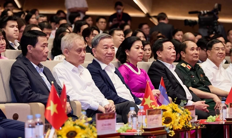 Vỡ òa từng cung bậc cảm xúc với chương trình nghệ thuật đặc biệt “Đảng trong mùa xuân đại thắng”